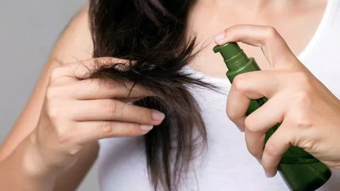 Sử dụng những tinh chất dưỡng tóc giúp tóc vào nếp hơn (Nguồn: Internet)