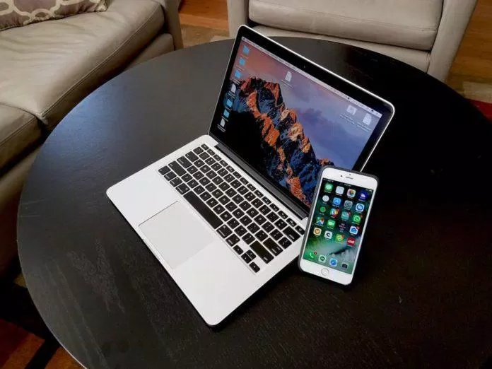 MacBook và iPhone dễ dàng kết nối hơn nếu sử dụng loại chip giống nhau (Ảnh: Internet)