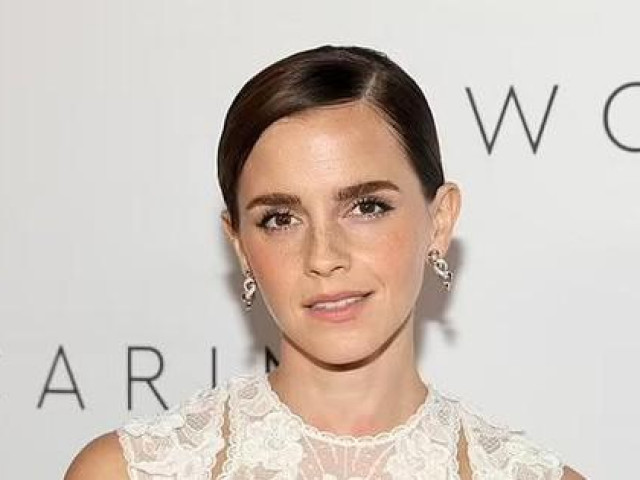 Emma Watson lộ da lão hóa