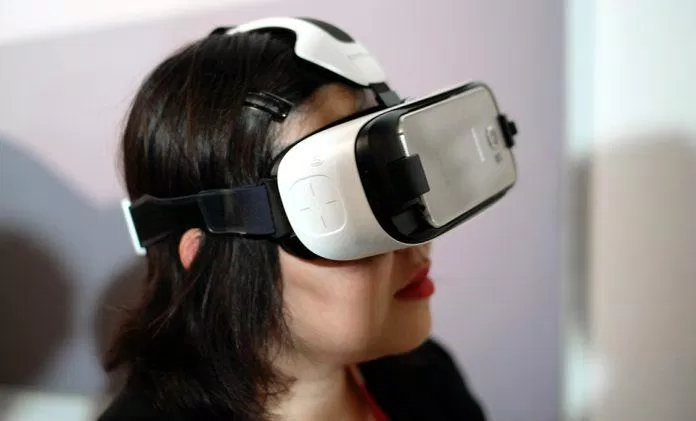 Tai nghe VR đầu tiên mua, bạn có thể đề nghị các thương hiệu nổi tiếng như Samsung, Sony, Oculus, Google (Ảnh: Internet)