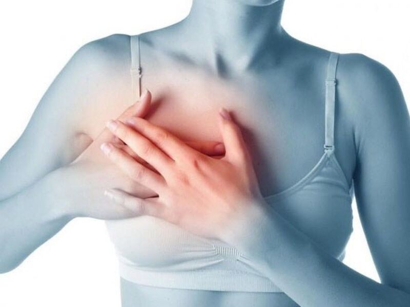 Cảm giác đau ở vú là một trong những biến phổ biến của bệnh thay đổi sợi bọc tuyến vú
