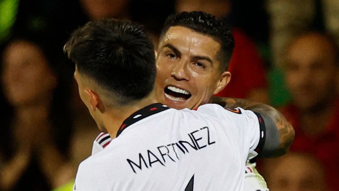 Ronaldo mở rộng lòng với đồng đội - Ảnh 1.