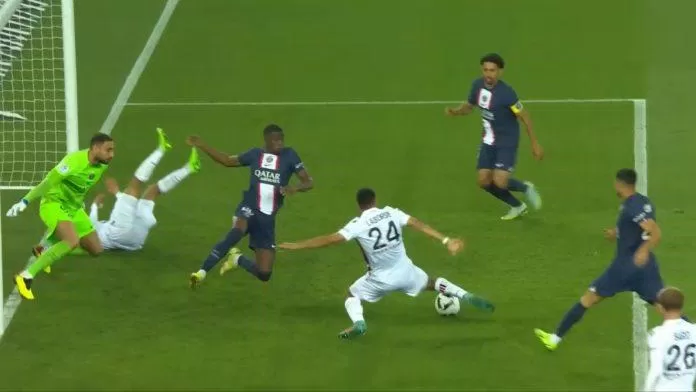 Laborde ghi bàn gỡ hòa cho Nice ở phút 47 (Ảnh: Internet)