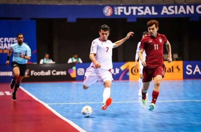 Tuyển Futsal Tajkistan liên tục tìm kiếm bàn gỡ (Ảnh: Internet)